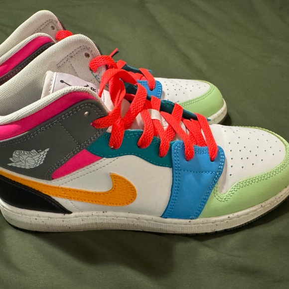 Nike Other - Nike Air Jordan Mid Shoes 7Y/8.5W